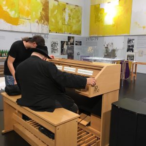Hermann Nitsch bei den Vorbereitungen für das Orgelkonzert am 5. Oktober im #nitschmuseum ...