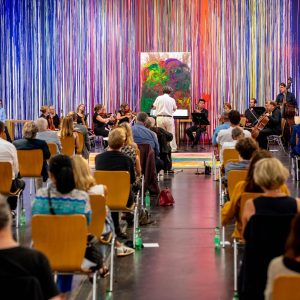 Impressionen der heutigen Eröffnung der Ausstellung NEUE ARBEITEN mit Aufführung der MOSKAUER SINFONIE für Streichorchester. Es spielten...