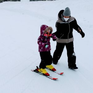 Antonella aprendendo esquiar pela 1° vez Hochkar