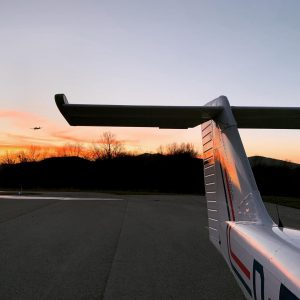 Sunset in LOAV #checkflugeu #DEMEP #aviation #aviationlovers #avgeek #flightschool #flightschoolsofeurope #dream #atpl #aircraft #pilot #cockpit #singleengine #singleengineplane...