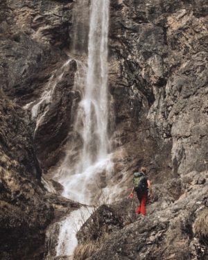 Wandertag. ⛰💚🌲 #hiking #wandern #waterfall #erstermai #wasserfall #outside #draussenunterwegs #nature #naturelovers #wandernmachtglücklich #unterwegs #timeoutsociety 📸 @juergenthomaphotography Naturpark...