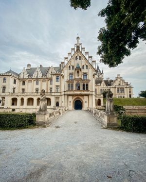 Das Schloss Grafenegg ist ein ganz spezieller Ort. 🏰 Ein Schnittpunkt der Landschaften ...