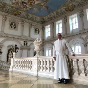 Wird danken Abt em. Martin Felhofer vom Prämonstratenser-Chorherrenstift Schlägl für seinen wertvollen Dienst als Leiter der Göttweiger...