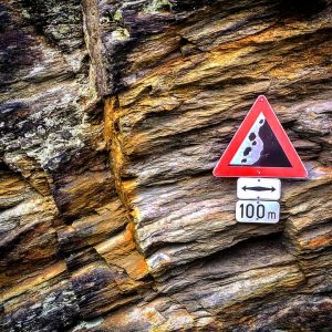 #danger #skala #kameni #uwaga #vystraha Burg Hardegg