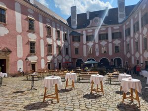 Eröffnung des Schlosses in Drosendorf #langenloiserwein #drosendorf #schlossdrosendorf #weinbaujohannhagmann #schlossleben Schloss Drosendorf