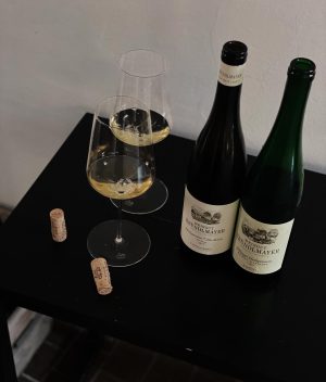 On this evening’s wine flight we’ve got RIESLING HEILIGENSTEIN Alte Reben Vintage 2015 & 2003 Dieses Wochenende...