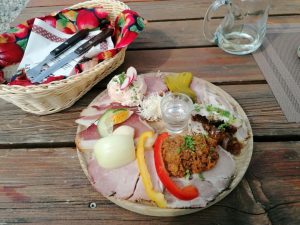 #krottendorf #stadthaag #mostviertel #mostbaron #hiking #wandern #brettljause #coldcuts #нарезка #austrianfood #most #speck #grammelschmalz #schweinsbraten - Mostheuriger Hansbauer