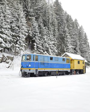 Wir bringen ein wenig Farbe in die weiße Winterlandschaft 😁 #niederösterreichbahnen #mariazellerbahn 📷NB/Danner