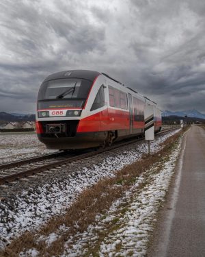 02/02/2023 11:45 Austria Niederösterreich Lanzenkirchen im Steinfeld. Mit dem Regionalzug 92 aus Wiener Neustadt Hauptbahnhof nach einer...