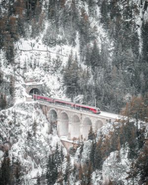 Winter @semmeringkurort ❄️ . . . #semmering #train #winter #trainlovers #igersaustria #1000thingsinaustria #igersviennaontour #weekendtrip #visitaustria #feelaustria #weloveaustria...