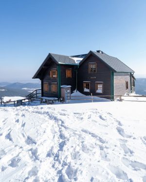10/02//2023 Austria Niederösterreich Schneebergland. Einfach schön… Blick vom höchsten Punkt des Geländes in Richtung Hütte und das...