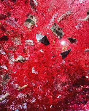 LETZTE CHANCE! 🧶⛵ Nur mehr bis Sonntag ist die Installation ❝Across The River❞ von Chiharu Shiota in...
