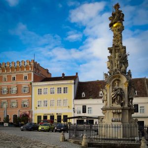 The picturesque town of #Retz in the region #weinviertel in 🇦🇹 #austria #retzweinviertel #stadtspaziergang #stadtfotografie #stadtansichten #citygrammers...