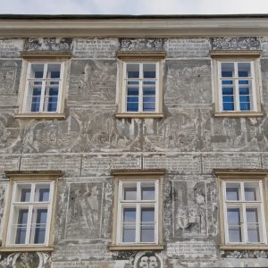 House front with #sgrafitto technique in the picturesque town of #Retz in the region #weinviertel in 🇦🇹...