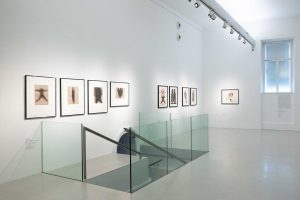 Ausstellungsansicht DUETTE DUELLE Entdeckt in der aktuellen Ausstellung verschiedene Facetten des künstlerischen Dialoges und kollaborativer Schaffensprozesse –...
