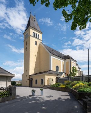 06/05/2023 Austria Niederösterreich Mostviertel Böheimkirchen Die folgenden drei Bilder zeigen die kath. Pfarrkirche hl. Jakobus der Ältere...