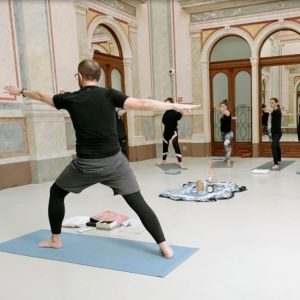 NEU!! Yoga im Museum 🧘‍♂️🧘‍♀️ Diesen Samstag verwandelt sich unser Spiegelsaal wieder in ...