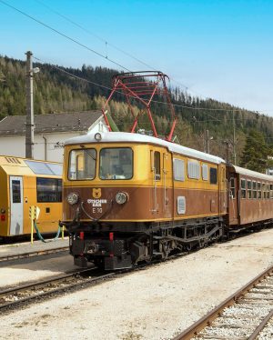 Endlich wieder Ötscherbär fahren 😍 www.mariazellerbahn.at/erlebniszug #NiederösterreichBahnen #Mariazellerbahn #Ötscherbär 📷NB/Gregory