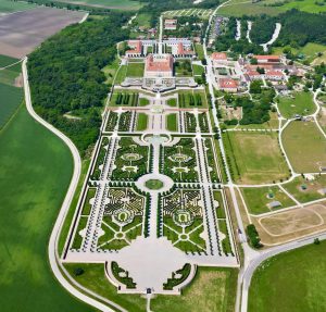 Schloss Hof #schlosshof #castle #niederösterreich #weinviertel #dronephotoproject #droneexec #drone #dronepointofview #dronepilot #love #sas - Schloss Hof