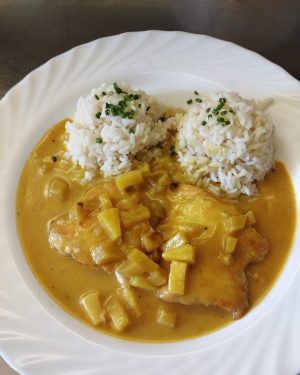 Heutiges Menüangebot: Schinkenschöberlsuppe, Hühnerfilet mit Reis & Currysauce 🍴 - Krems an der Donau