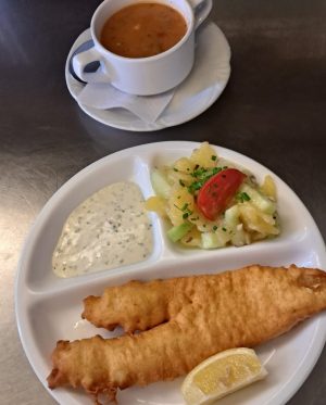 Heutiges Menüangebot: Backfisch mit Salat 🍴 - Krems an der Donau